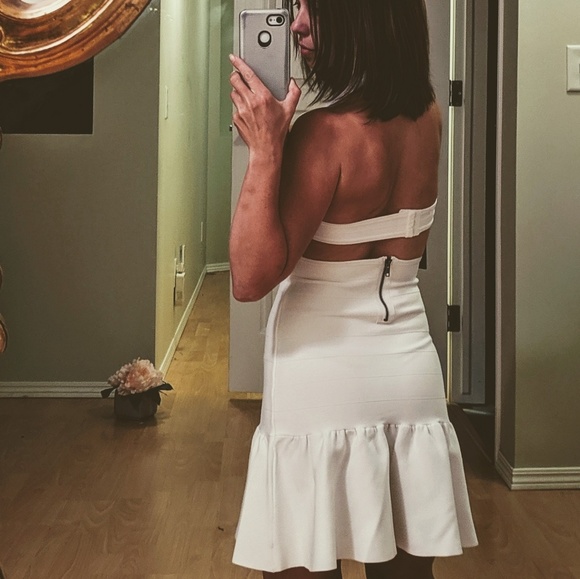 Guess S White Bodycon Cutout Mini Cocktail dress - Picture 4 of 4